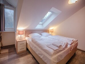 2 bedrooms, free WiFi, bed sheets - Comfort plus apartment with 2 bedrooms and balcony on the top floor (Ostseebad Binz)