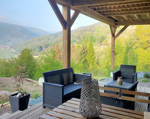 "LES LUPINS, At JO's chalet; a cocooning appartment with a view