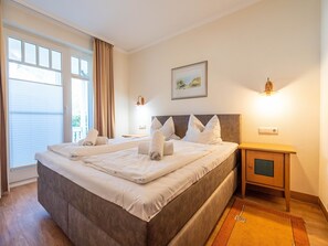 2 bedrooms, free WiFi, bed sheets - Comfort apartment with 2 bedrooms and terrace on the first floor (Ostseebad Binz)