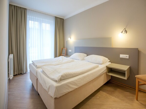 1 bedroom, free WiFi, bed sheets - Comfortplus vacation apartment with 1 bedroom and terrace on the first floor (Ostseebad Binz)