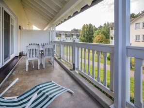 Outdoor dining - Klassik Ferienwohnung mit 2 Schlafzimmern und Balkon im Obergeschoss (Ostseebad Binz)
