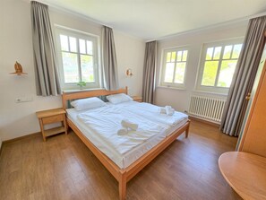 2 bedrooms, free WiFi, bed sheets - Klassik Ferienwohnung mit 2 Schlafzimmern und Balkon im Obergeschoss (Ostseebad Binz)