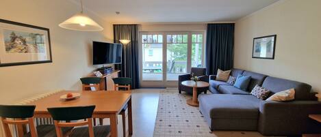 TV, DVD player, table tennis, stereo