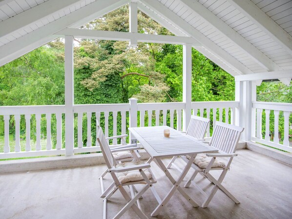 تناول الطعام بالخارج