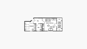 Ein Grundriss eines Hotels mit Wohnzimmer, Küche, Essbereich und Balkon.