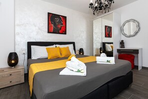 2 bedrooms, travel crib, free WiFi, bed sheets