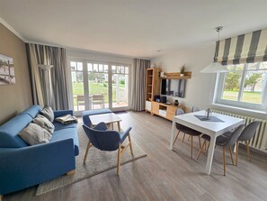TV, ping pong, stereo - Comfort apartment with 1 bedroom and terrace on the first floor (Ostseebad Binz)