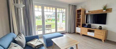 TV, table tennis, stereo