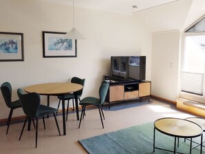 Dining - Comfort apartment with 1 bedroom and balcony on the top floor (Ostseebad Binz)