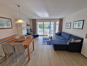 TV, DVD player, table tennis, stereo - Comfort plus apartment with 1 bedroom and balcony on the upper floor (Ostseebad Binz)