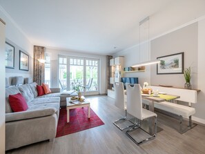 Fernseher, DVD-Player, Tischtennisplatte, Stereoanlage