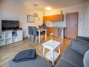 TV, DVD player, table tennis, stereo