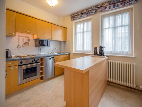 Fridge, microwave, oven, stovetop - Comfort apartment with 1 bedroom and terrace on the first floor (Ostseebad Binz)