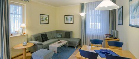 TV, DVD player, table tennis, stereo