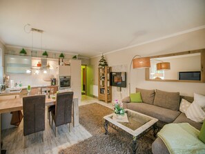 Fernseher, DVD-Player, Tischtennisplatte, Stereoanlage