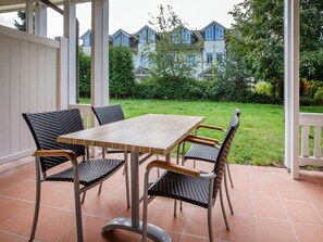 Outdoor dining - Comfort apartment with 1 bedroom and terrace on the first floor (Ostseebad Binz)
