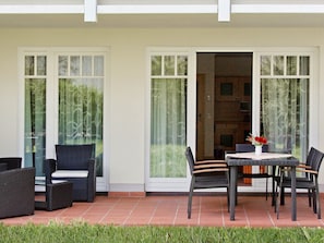 تناول الطعام بالخارج