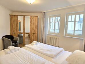 2 Schlafzimmer, Reisekinderbett, kostenloses WLAN, Bettwäsche