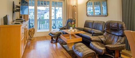 TV, DVD player, table tennis, stereo