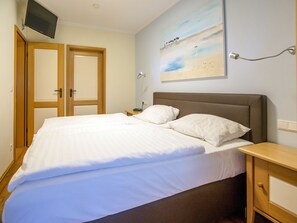 2 bedrooms, free WiFi, bed sheets - Comfort plus apartment with 2 bedrooms and balcony on the upper floor (Ostseebad Binz)