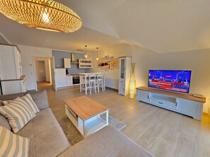 TV, ping pong - Comfort plus apartment with 1 bedroom and balcony on the top floor (Ostseebad Binz)