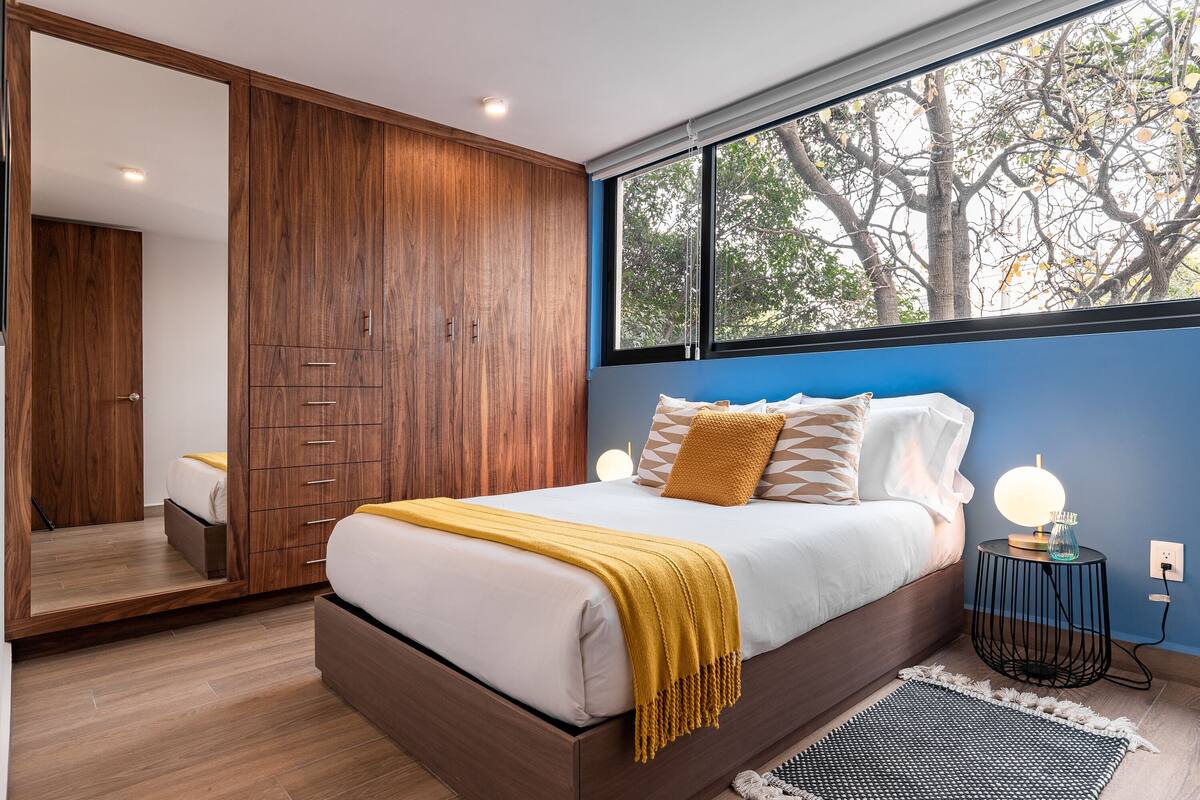Apartamento empresarial | Roupas de cama premium, edredons de pluma, Wi-Fi de cortesia