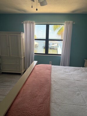 3 bedrooms, desk, free WiFi, bed sheets - KINGSLEY LAKE! MOST BEAUTIFUL LAKE in Florida! Dock 115  💦 -added Queen bed! (Starke)