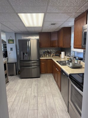 Fridge, microwave, oven, stovetop - KINGSLEY LAKE! MOST BEAUTIFUL LAKE in Florida! Dock 115💦 -added Queen bed! (Starke)