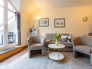 Fernseher, DVD-Player, Tischtennisplatte, Stereoanlage