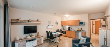 TV, DVD player, ping pong, stereo