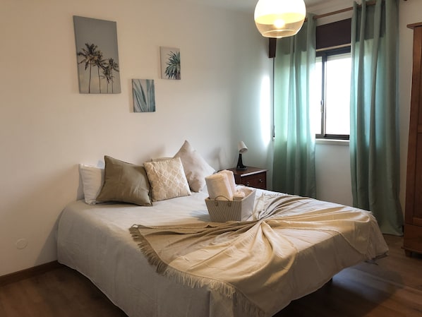 3 bedrooms, iron/ironing board, free WiFi, bed sheets