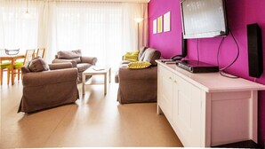 TV, DVD-spiller, bordtennis og stereoanlegg