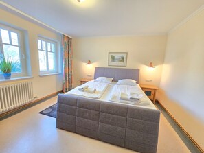 2 bedrooms, free WiFi, bed sheets - Comfort apartment with 2 bedrooms and terrace on the first floor (Ostseebad Binz)