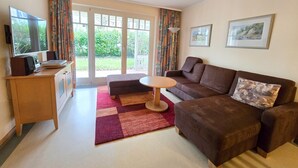 TV, DVD player, ping pong, stereo - Comfort apartment with 2 bedrooms and terrace on the first floor (Ostseebad Binz)