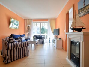 Fernseher, DVD-Player, Tischtennisplatte, Stereoanlage