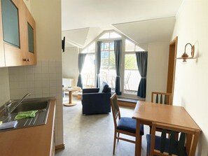 TV, DVD player, table tennis, stereo