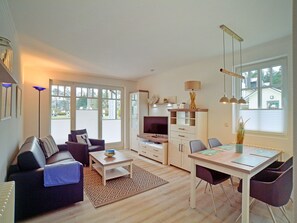 Fernseher, DVD-Player, Tischtennisplatte, Stereoanlage