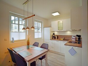 Dining - Comfortplus vacation apartment with 1 bedroom and terrace on the first floor (Ostseebad Binz)