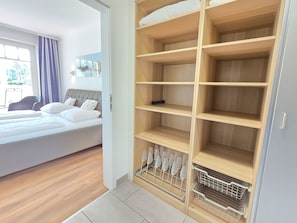 1 bedroom, free WiFi, bed sheets - Comfortplus vacation apartment with 1 bedroom and terrace on the first floor (Ostseebad Binz)