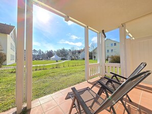 Terrace/patio - Comfortplus vacation apartment with 1 bedroom and terrace on the first floor (Ostseebad Binz)
