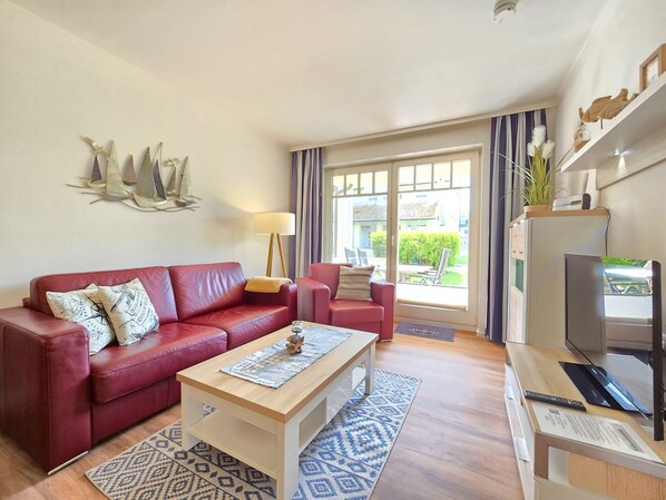 TV, DVD player, table tennis, stereo - Comfortplus vacation apartment with 1 bedroom and terrace on the first floor (Ostseebad Binz)