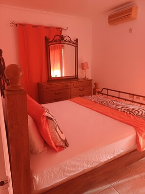 2 bedrooms, iron/ironing board, WiFi, bed sheets - Enchanted at winchester kick back and relax at this modern stylish apartment
(Kingston)