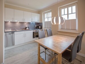 Kühlschrank, Ofen, Herdplatte, Geschirrspüler