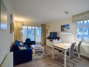 Fernseher, DVD-Player, Tischtennisplatte, Stereoanlage