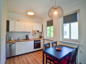 Kühlschrank, Ofen, Herdplatte, Geschirrspüler