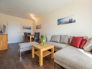 TV, DVD player, table tennis, stereo - Comfort plus apartment with 2 bedrooms and balcony on the top floor (Ostseebad Binz)