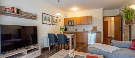 تلفزيون، مشغل دي في دي، تنس طاولة، ستيريو