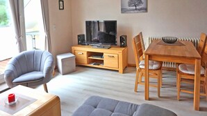 TV, DVD-spiller, bordtennis og stereoanlegg