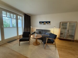 TV, DVD player, ping pong, stereo - Comfort apartment with 1 bedroom and terrace on the first floor (Ostseebad Binz)