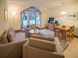 Fernseher, DVD-Player, Tischtennisplatte, Stereoanlage